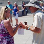 Bremerton-Summer-BrewFest-trading-beers