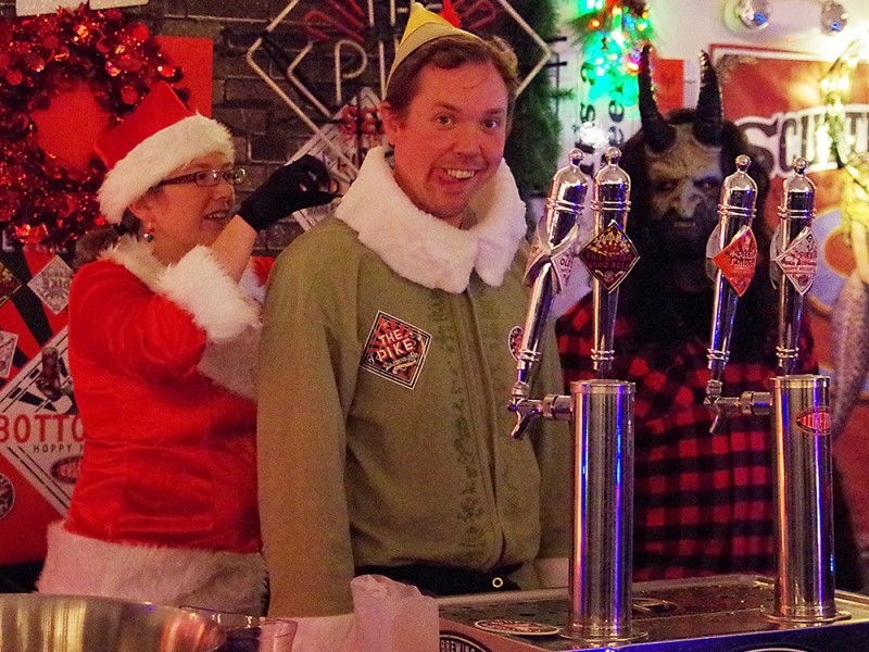 2015-Winter-Beer-Fest-Seattle-Buddy-The-elf-at-Pike-Brewing