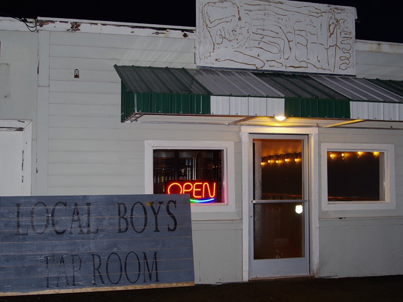 Local-Boys-Tap-Room-Gig-Harbor-front-door