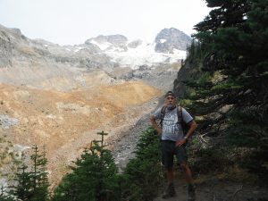 Hiking-Emerald-Ridge-Trail-Mount-Rainier-Tahoma-Glacier